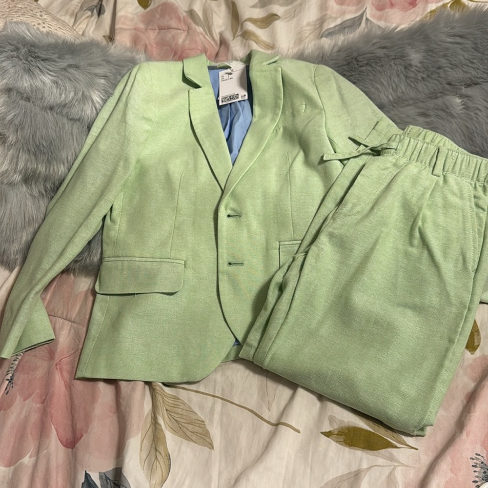 Easter!! Brand new boys suit never worn ! Such a unique color linen style pants